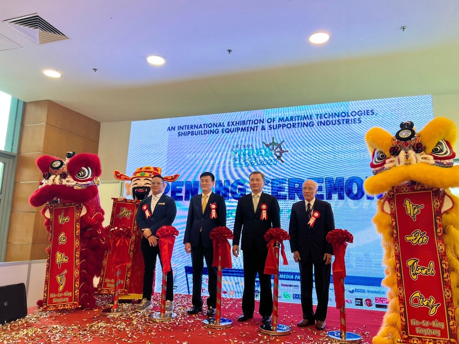 Cắt băng khai mạc VIMOX 2023.